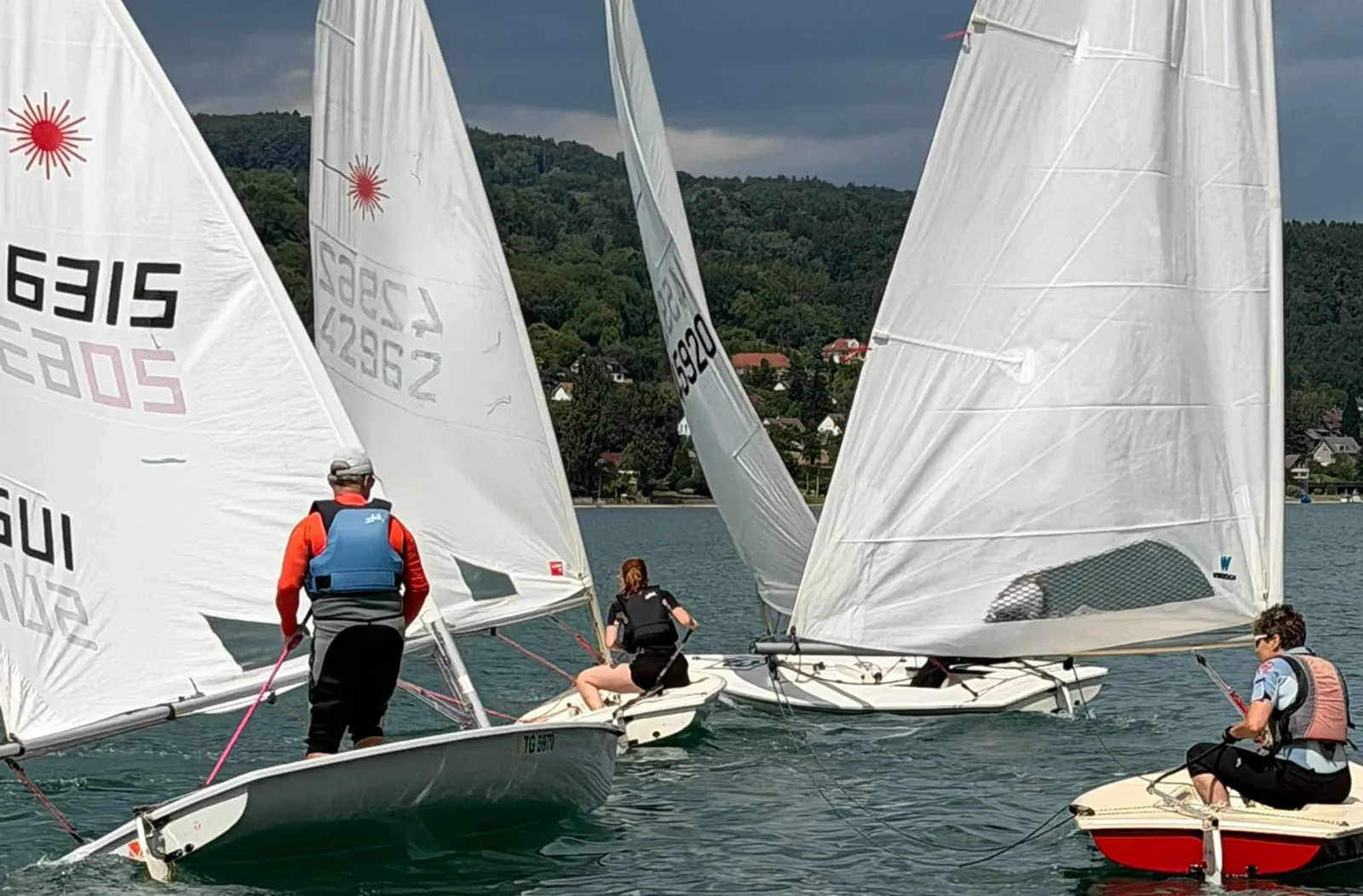Boote der Laserklasse beim Eichencup in Mammern